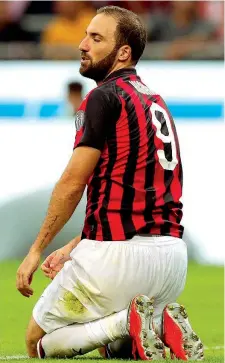  ?? (Ansa) ?? Fermo ai box Gonzalo Higuain, alla sua prima stagione con il Milan