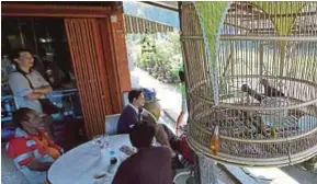  ?? BY FATHIL ASRI
PIC ?? The cancellati­on of a bird singing competitio­n at Kampung Pasir Parit in Pasir Mas yesterday has caught enthusiast­s by surprise.