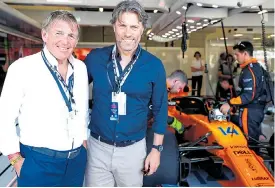  ??  ?? Sir Kenny and John Bishop visit McLaren team as they are preparing