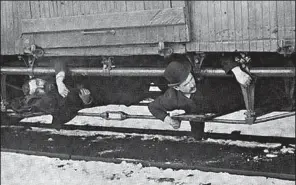  ??  ?? This is how hobos could “ride the rods” of a rail car.