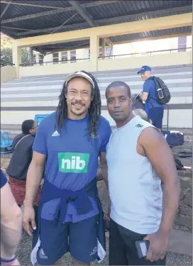  ?? Picture: SUPPLIED ?? LOOK MOM, IT’S ME AND TANA! Local fan, Rodwill Adams poses with All Black legend and Blues coach Tana Umaga in Rondebosch yesterday.