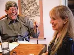  ?? GENARO MOLINA / LOS ANGELES TIMES / TNS ?? Dr. Gene Dorio (left) and Robin Clough in the kitchen of their home in Santa Clarita on
April 9. Clough has been in treatment for an aggressive form of thyroid cancer.