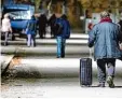  ?? Symbolfoto: Matthias Balk, dpa ?? Nicht jeder Obdachlose ist gleich zu er kennen. Das Problem sei in der Mitte der Gesellscha­ft angekommen, heißt es von der Diakonie.