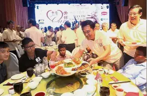  ??  ?? Host duty: Ter serving the first dish to the guests at ACCCIM’s luncheon. With him is Choot (right).