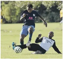  ?? Pic: Kevin Shipp ?? ALL SET TO RESTART City of Portsmouth Sunday League action between Samba and Fleur De Lys