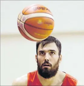  ?? FOTO: EFE ?? Pierre Oriola, durante un entrenamie­nto de la selección española en este Eurobasket