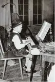  ??  ?? Mit fünf Jahren schnuppert­e Bachschmid erstmals Bühnenluft in der Jahnhalle.