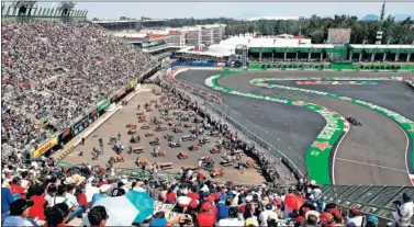  ??  ?? ÚNICO. El Foro Sol siempre presenta un ambiente muy animado y ya es una imagen icónica del Mundial.