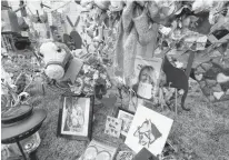  ?? ERIC WYNNE/CHRONICLE HERALD ?? Items of condolence overflow on the steps and yard in front of the old Portapique Church in July.