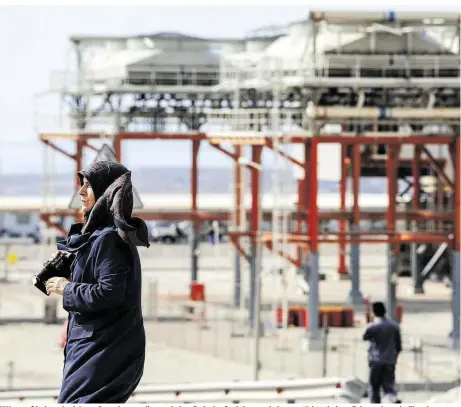  ??  ?? Hähne aufdrehen: Auch Irans Gasanlagen sollen nach dem Ende der Sanktionen wieder verstärkt arbeiten. Teheran braucht Einnahmen