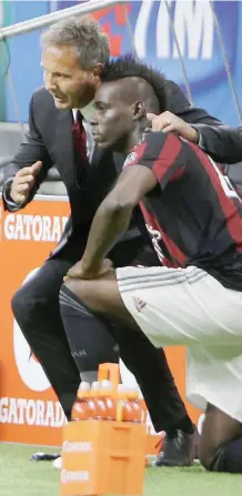  ?? ANSA ?? SInisa Mihajlovic, 46 anni, oggi rilancia dal 1’ Mario Balotelli, 25 anni