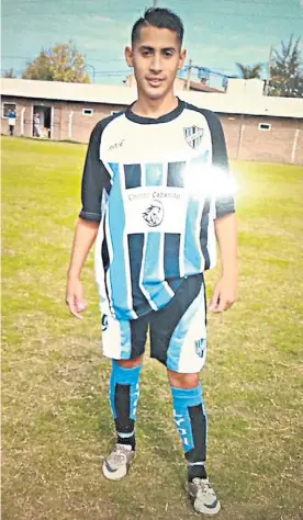  ??  ?? Crack. “El Pony” jugaba con la 10. Lo comparaban con Riquelme.