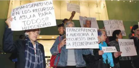  ?? | NICOLÁS CORTE ?? Vecinos de San Antonio, en Álvaro Obregón, realizaron un bloqueo el domingo y este lunes por la falta del líquido.