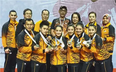  ??  ?? One for the album: (front row from left) Ho Mun Hua, Wong Weng Son, Diana Bong, Chai Fong Wei, Phoon Eyin and Chan Lu Yi showing off their medals at the Taolu World Cup in Fuzhou, China, yesterday.