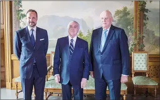  ??  ?? Crown Prince Haakon of Norway (left), and King Harald of Norway, (right), pose with Brazilian President Michel Temer as he is welcomed to the Royal Palace in Oslo, Norway, on June 23. Temer praised Norway’s financial contributi­on to the fund aimed at...