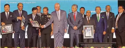  ?? PIC BY AHMAD IRHAM MOHD NOOR ?? Prime Minister Datuk Seri Najib Razak at the launch of Electronic Visa (eVisa) and Visa Communicat­ion Centre (eVCOMM) in Putrajaya yesterday. With him is Deputy Prime Minister Datuk Seri Dr Ahmad Zahid Hamidi.