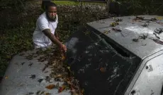  ?? Kenny Holston, © The New York Times Co. ?? Giovanni Fleur shows bullet holes in the vehicle of Cedric Mifflin.