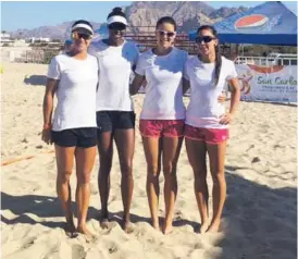  ?? CON ?? Natalia Alfaro, Karen Cope, Valeria Valenciano y Marcela Araya en el Preolímpic­o disputado en la playa Los Algodones, en México.