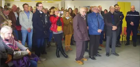  ??  ?? La foule parmi laquelle de nombreux maires du canton