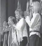  ?? ?? Alice Foran, Reba McEntire and Jana Shoulders honored their mothers, the late Jackie McEntire and Sharon Shoulders.