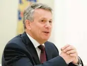  ?? SERGEI KARPUKHIN/POOL PHOTO 2017 ?? Shell CEO Ben van Beurden is stepping down at the end of the year after nine years in charge, the company announced Thursday.