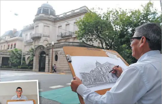  ?? FOTOS: SERGIO PIEMONTE ?? EN RECOLETA. En estos últimos días Janco llevó su tablero hasta la esquina de Alvear y Montevideo.