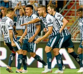  ??  ?? Jugadores de Monterrey celebran un gol en el Apertura 2018 jugando de locales.