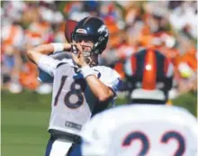  ??  ?? The chain of communicat­ion to Broncos quarterbac­k Peyton Manning will be different this season, but coach Gary Kubiak downplays its complexity. Andy Cross, The Denver Post