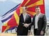  ?? EPA ?? Tsipras (l.) und Zaev.