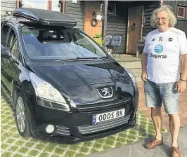  ?? FOTO: PRIVAT ?? STOLT: Bilen fikk verdens fineste skilt, mener den stolte eieren i hovedstade­n.