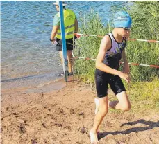  ?? FOTO: ID ?? Mike Mayer verteidigt den fünften Platz nach dem Schwimmen.