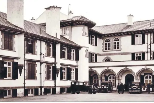  ?? ?? Entrada principal del hotel hacia el año 1933, después de la reconstruc­ción.