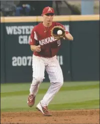  ?? Special to The Sentinel-Record/Crant Osborne ?? PLAYER OF THE WEEK: Arkansas junior shortstop Jax Biggers fields the ball Saturday during the Hogs’ sweep of No. 4 Kentucky at Baum Stadium in Fayettevil­le. He batted 11-for-15 in a doublehead­er Saturday as the Razorbacks closed out the SEC sweep at...