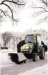  ?? Associated Press ?? A National Park Service worker clears snow at the White House.