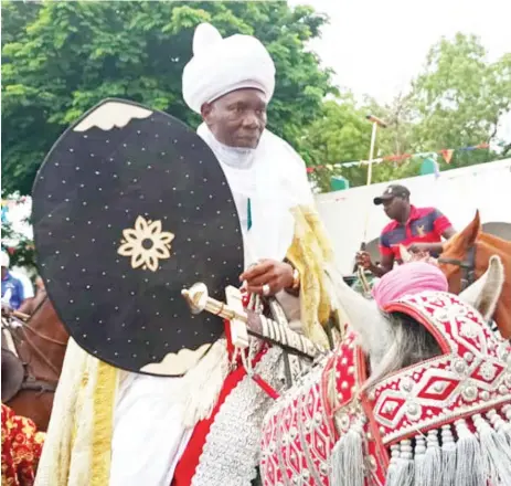  ??  ?? All Hail…… Dandarman Kabi, Alhaji Francis Ogboro takes a ride around the kingdom shortly after his turbaning by the Emir of Argungu, HRH Suleiman Mera.