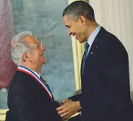 ??  ?? Negli Usa Federico Faggin con l’allora presidente Barak Obama