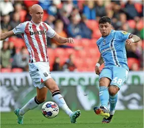  ?? ?? Sky Blues star man Gustavo Hamer gets his pass away past Will Smallbone