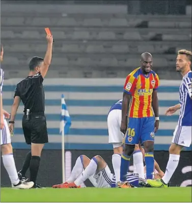  ??  ?? FUERA. Kondogbia fue expulsado en Anoeta y no podrá estar el domingo ante el Athletic Club.