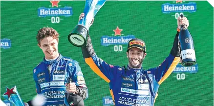  ??  ?? El australian­o, junto a Lando Norris, hicieron el 1-2 en el Gran Premio de Italia.