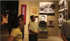  ?? GUO GUOQUAN / FOR CHINA DAILY ?? A group of visitors tour a Party history museum in Jinggangsh­an, a former revolution­ary base in modern China.