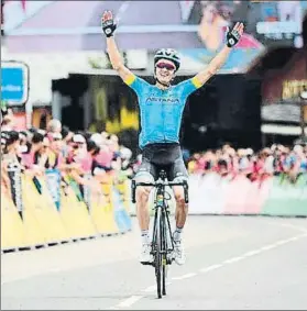  ?? FOTO: ASO ?? El ciclista del Astana celebrando su primera victoria World Tour en la jornada de ayer