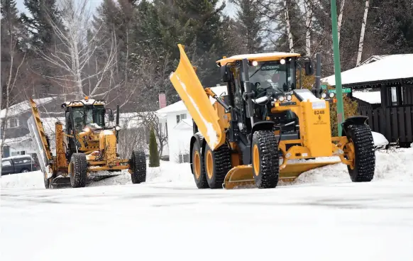  ?? CITIZEN PHOTO BY BRENT BRAATEN ?? Graders clear Loyola Drive in College Heights on Wednesday morning after Tuesday’s snowfall.