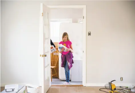  ?? Photos by Santiago Mejia / The Chronicle ?? Victoria Hickman, 12, as the family moves into their new place after losing their home and everything in it to the Tubbs Fire.