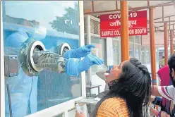  ?? DEEPAK GUPTA/HT PHOTO ?? A health worker taking swab sample of a woman for Covid test at Dr Ram Manohar Lohia Institute of Medical Sciences in Lucknow on Wednesday.