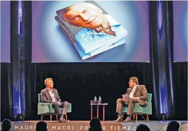  ?? PHOTOS: TELAM/NA ?? Mauricio Macri discusses his book onstage with Pablo Avelluto.