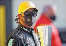  ?? FOTO: ZAK MAUGER/IMAGO IMAGES ?? Auch seine nächsten Pokale wird er in einem Mercedes für Mercedes gewinnen: Formel-1-Rekordwelt­meister Lewis Hamilton.