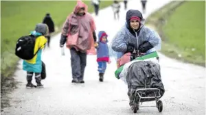  ?? SN, dpa
BILD: SN/AP ?? Enttäuscht: Flüchtling­e müssen nach Idomeni zurückkehr­en.