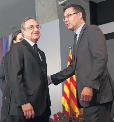  ??  ?? Josep Maria Bartomeu, con Florentino Pérez en las instalacio­nes del Camp Nou.