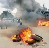  ?? PTI ?? Smoke billows from a burning tyre during a protest rally demanding reservatio­n for Marathis, at Neknoor village in Beed district