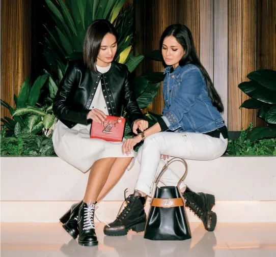  ??  ?? FASHION DUO In part to its flexible appeal, the collection cast an edgy relevance of denim-meetsleath­er-and-lustre, worn by Lenna Lim and Fyza Kadir. The pair accessoris­e with modernised bags in fresh colours and shapes